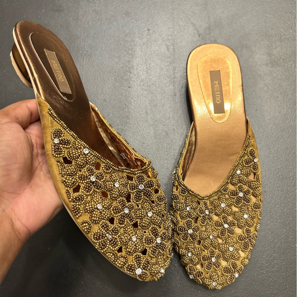 Vintage Y2K Metro Gold Floral Beaded Women's Mules